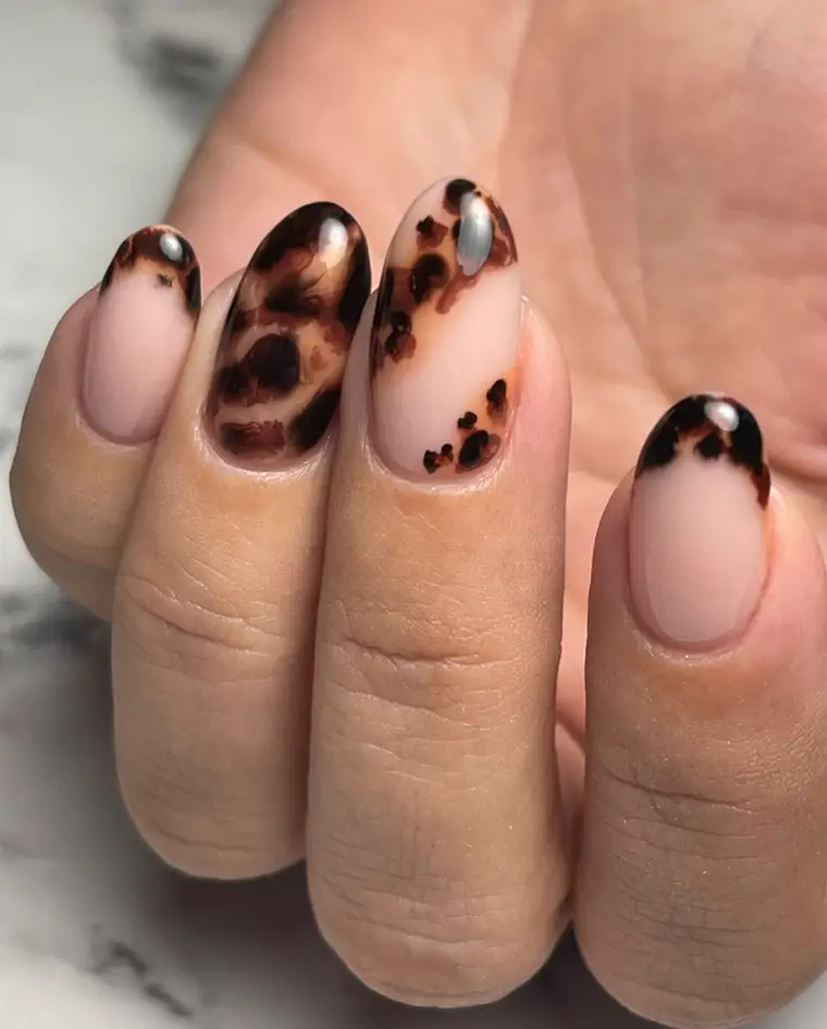 CHROME — handgemaltes Nageldesign, ImagiNails Zürich